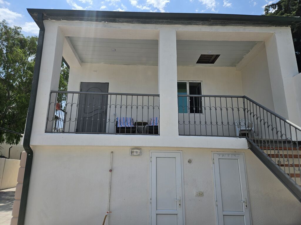 Iki mərtəbəli həyət evi və ayrıca qonaq evi - Geniş tam hasarlı — Daşınmaz əmlak, Bakı (5)