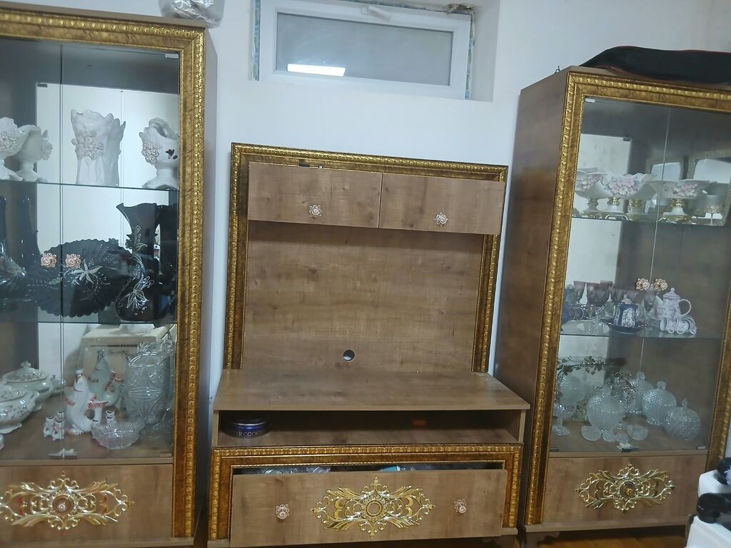 Qonaq otağı üçün klassik dəst – vitrinlər, TV stendi və bufet güzgü — Mebel, Bakı (5)