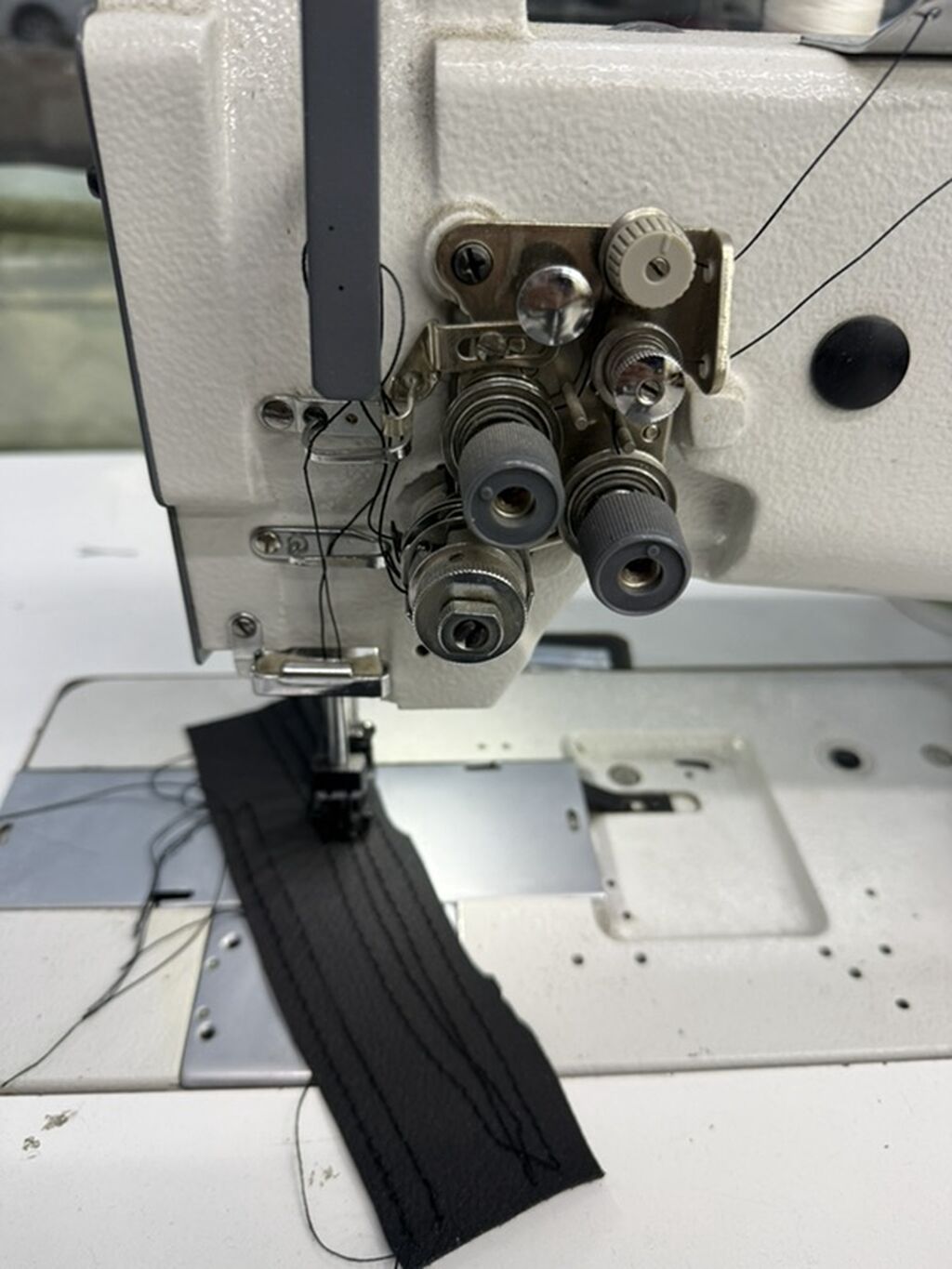 Qosa tikis masini satilir . Vezyeti yaxwidi tikisi goz onunde isteyen — Elektronika, Bakı (2)