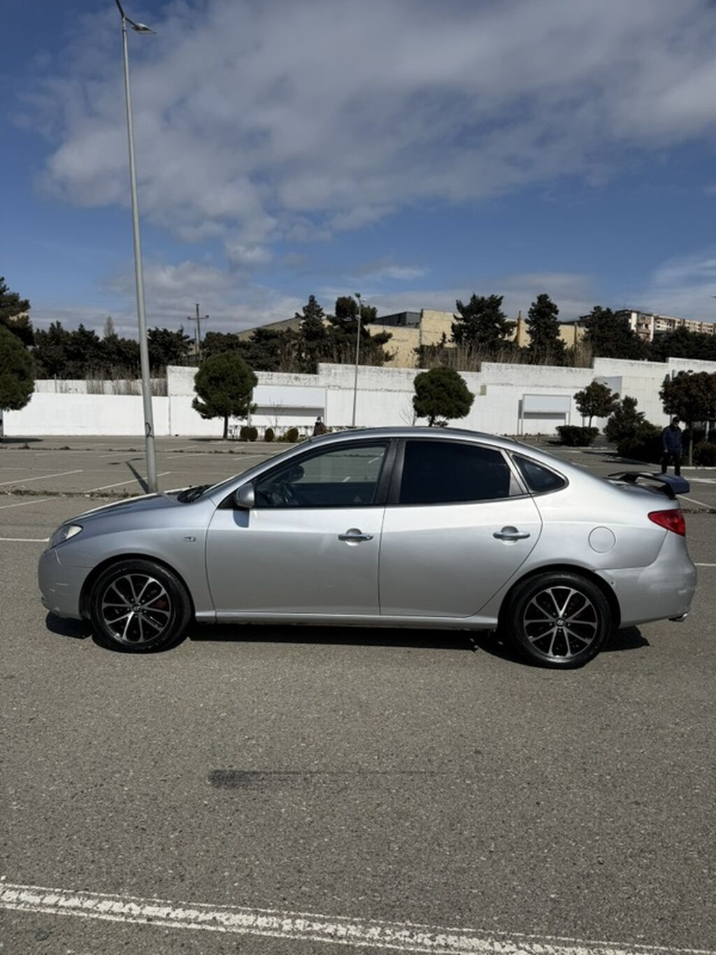 Hyundai Elantra sedan – gümüşü rəng, Azərbaycan nömrə nişanı — Avto, Bakı (6)