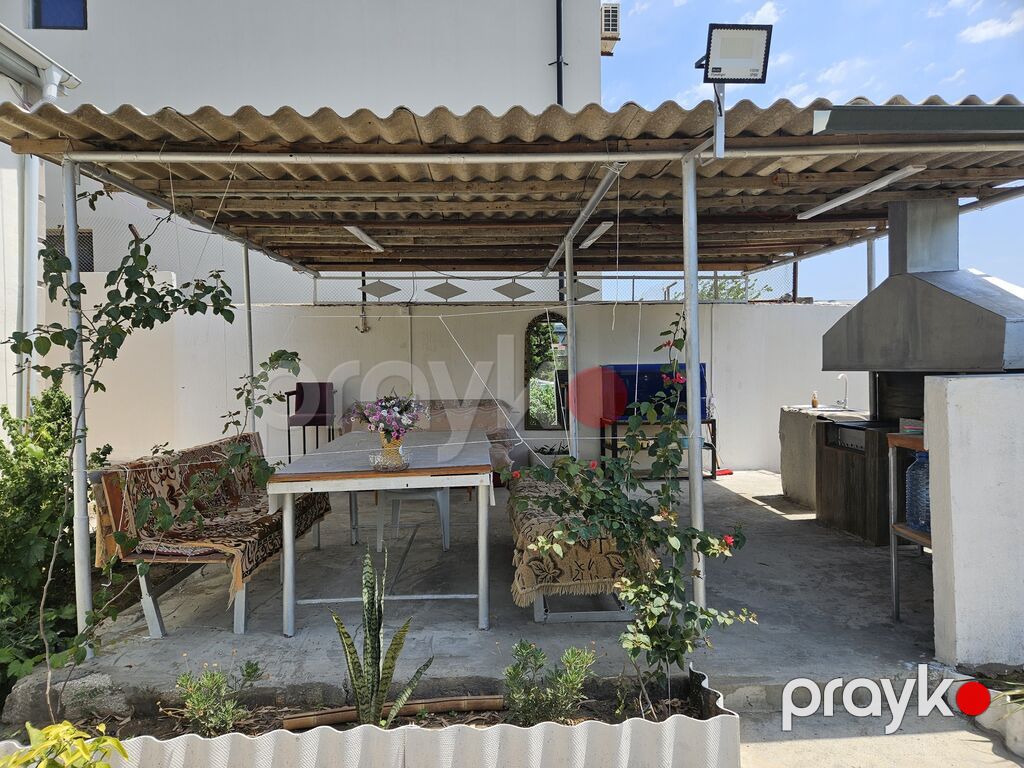 Iki mərtəbəli həyət evi və ayrıca qonaq evi - Geniş tam hasarlı — Daşınmaz əmlak, Bakı (10)