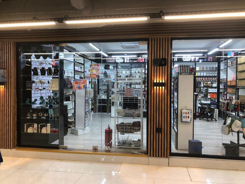 Həzi Aslanov metrosunun cixisinda parfumeryiya magazasi satilir.Hazir — Hazır biznes, Bakı