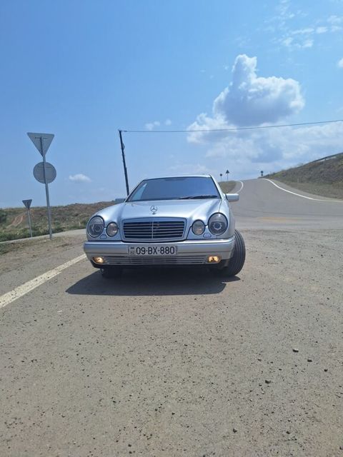 Mercedes E 240, 2.4 L, 1999 il, 343 700 km