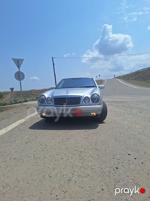 Mercedes E 240, 2.4 L, 1999 il, 343 700 km