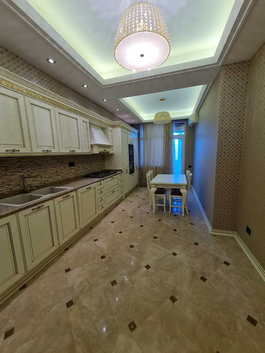 Satılır 4 otaqlı yeni tikili 200 m² — Mənzil, Bakı (11)