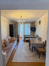 Satılır 3 otaqlı köhnə tikili 75 m² — Apartment