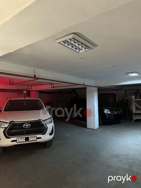 Yeraltı avtodayanacaq yeri - Bina daxilində, qapalı və işıqlı yeraltı