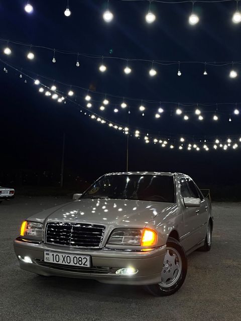 Mercedes-Benz C-Class: 1.8 l | 1994 il Sedan