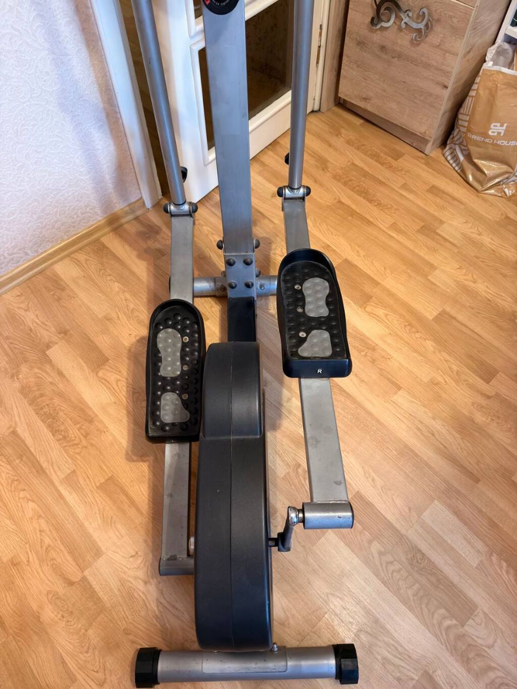 Elliptik trenajor - 200 AZN Elan mətni: 🏋️ Elliptik trenajor satılır — İdman və istirahət, Bakı (4)