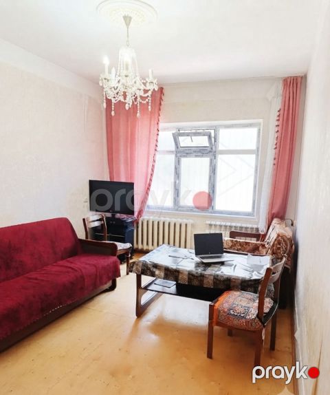 Satılır 2 otaqlı köhnə tikili 65 m²