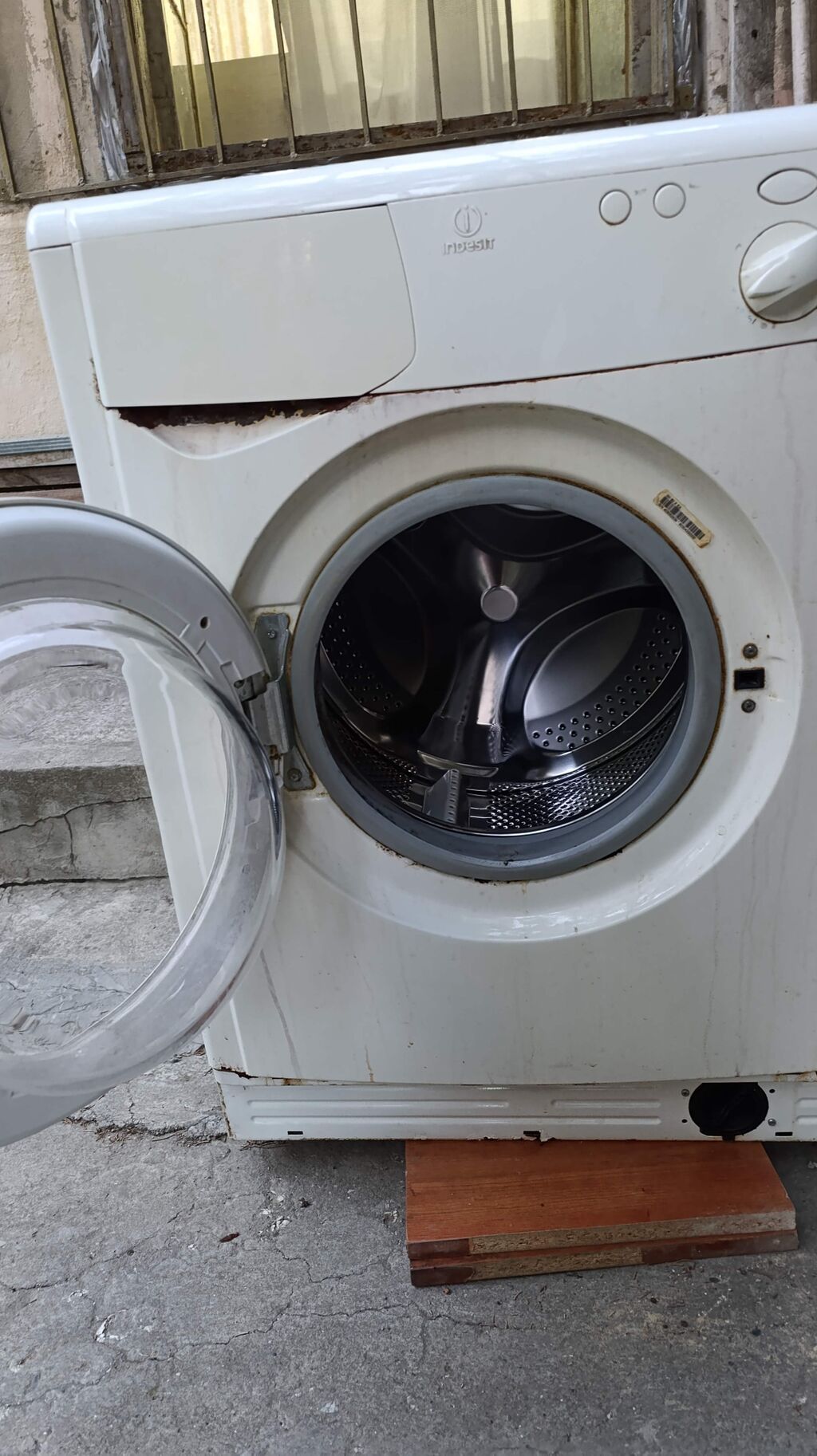İndesit paltaryuyan maşın - Model: WI 60 X EX (Type: LB2000I) - Ön — Paltaryuyan maşınlar, Bakı (2)