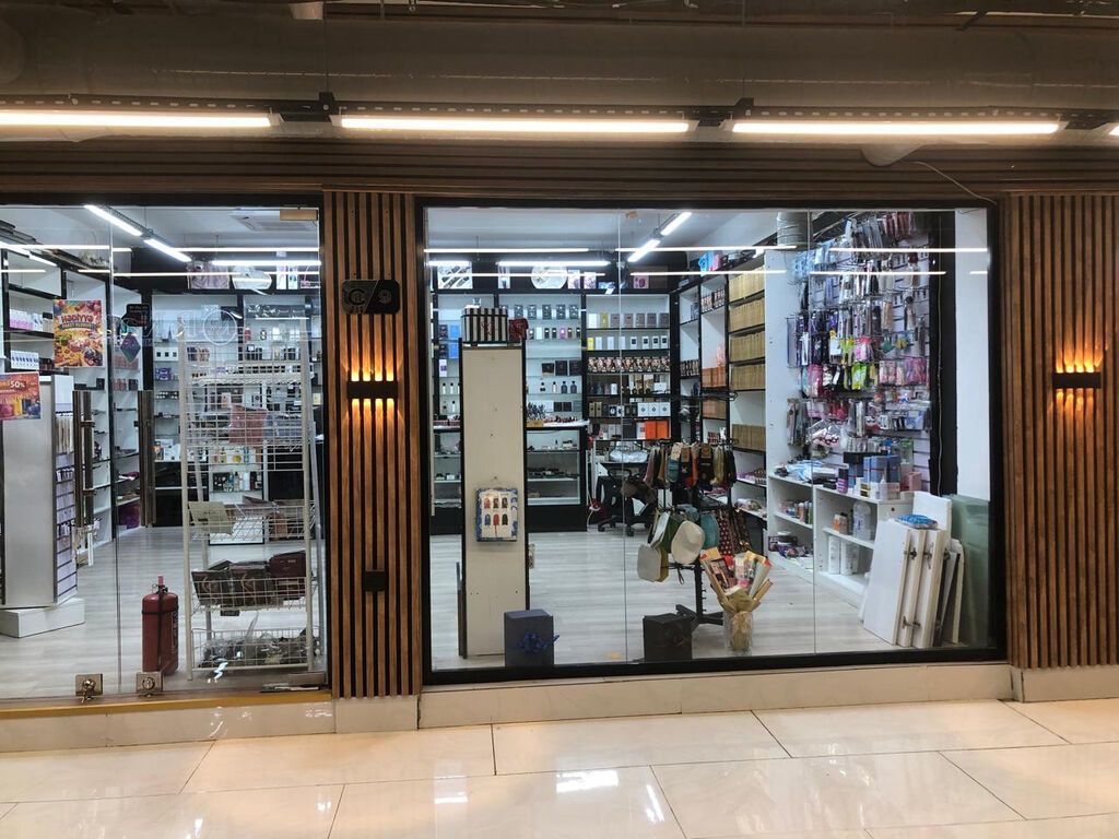 Həzi Aslanov metrosunun cixisinda parfumeryiya magazasi satilir.Hazir — Hazır biznes, Bakı (2)