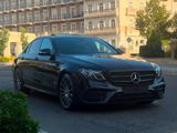 Mercedes E 350 4MATIC, 2.0 L, 2019 il, 90 100 km — Cars