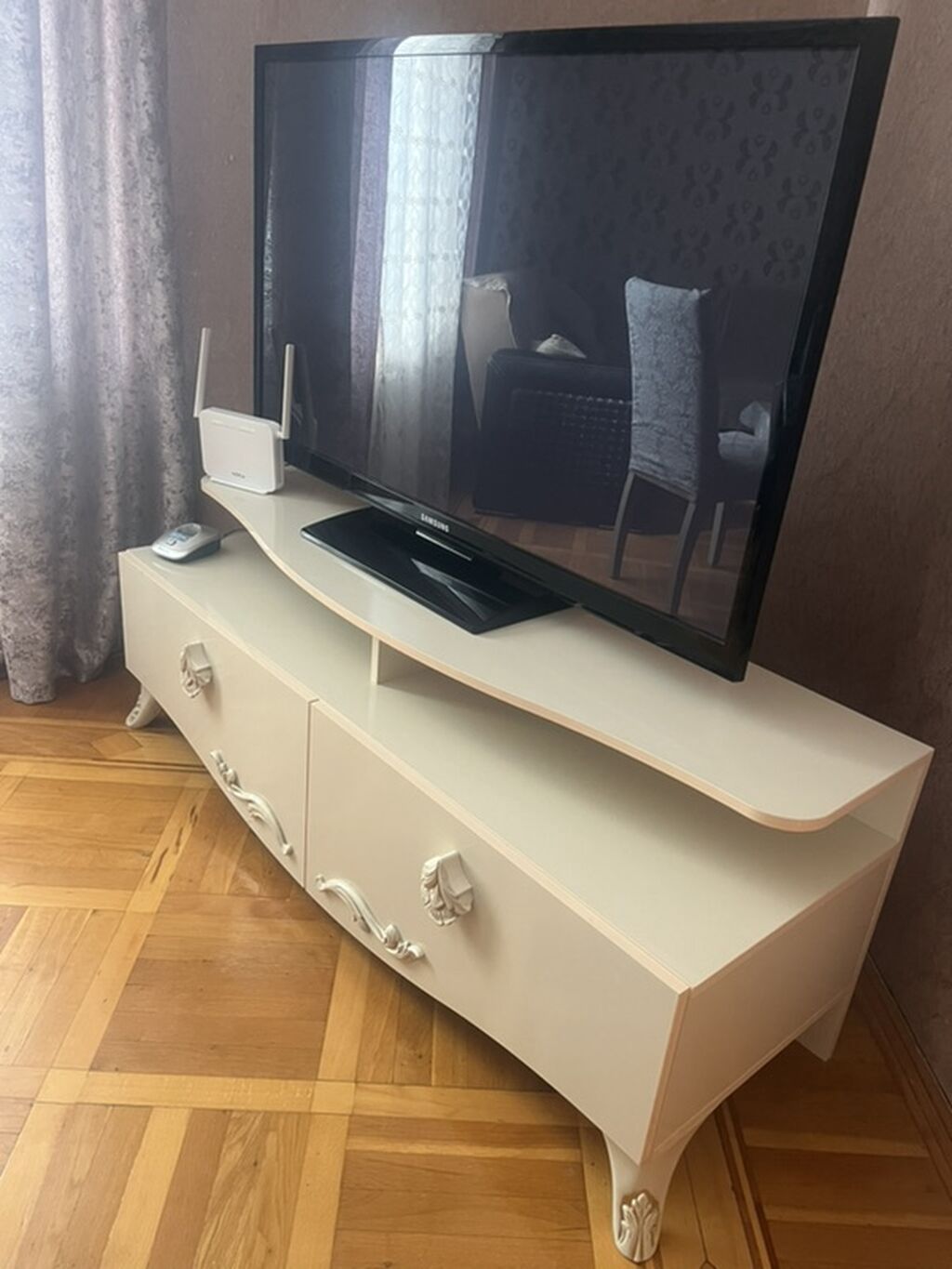 Ağ rəngli TV altlığı və media konsolu - Klassik-neo barok üslubunda — Mebel, Mehdiabad (2)