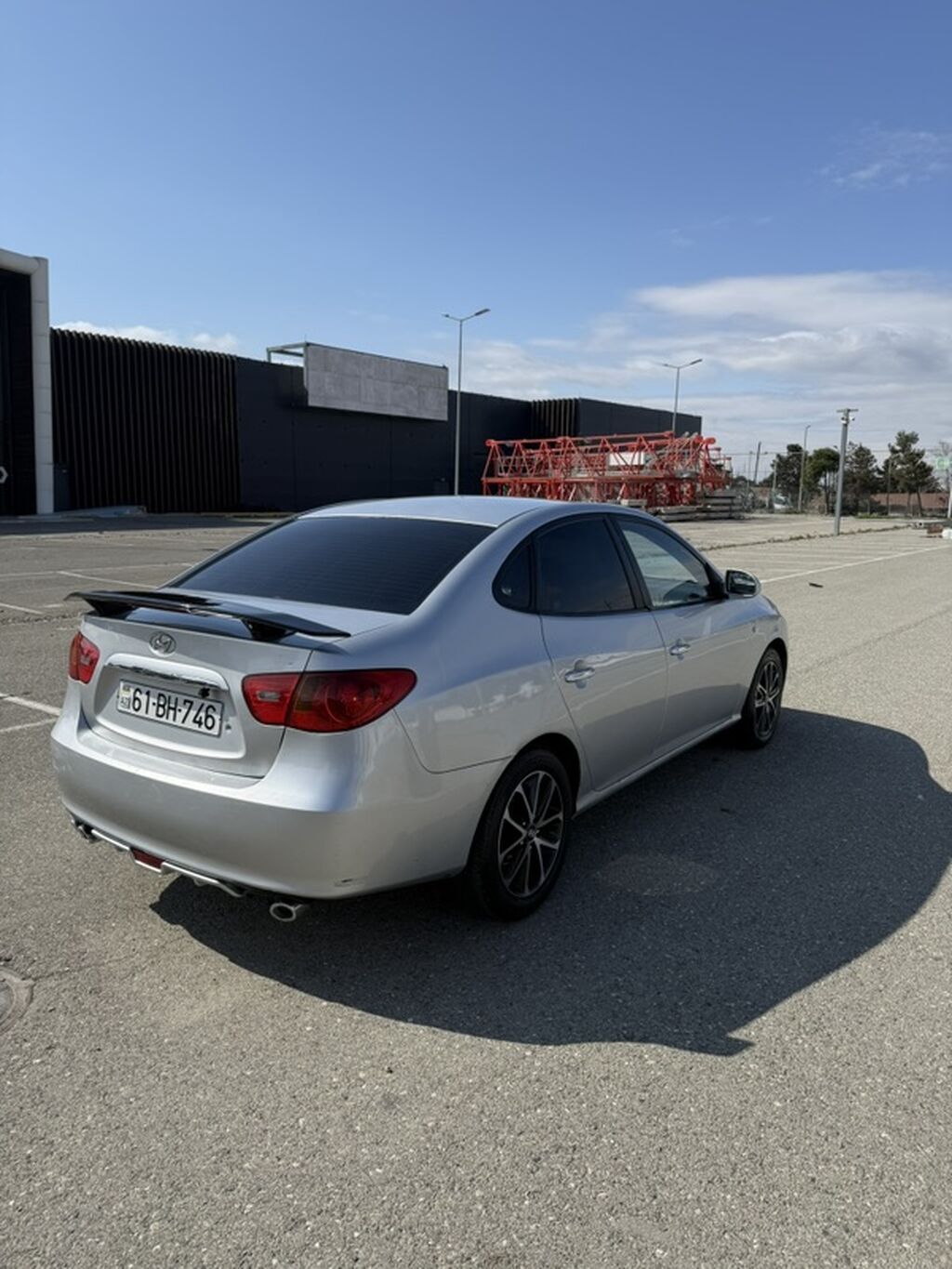 Hyundai Elantra sedan – gümüşü rəng, Azərbaycan nömrə nişanı — Avto, Bakı (5)