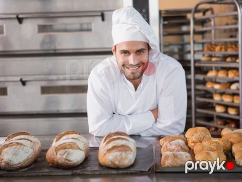 Çörəkçi tələb olunur