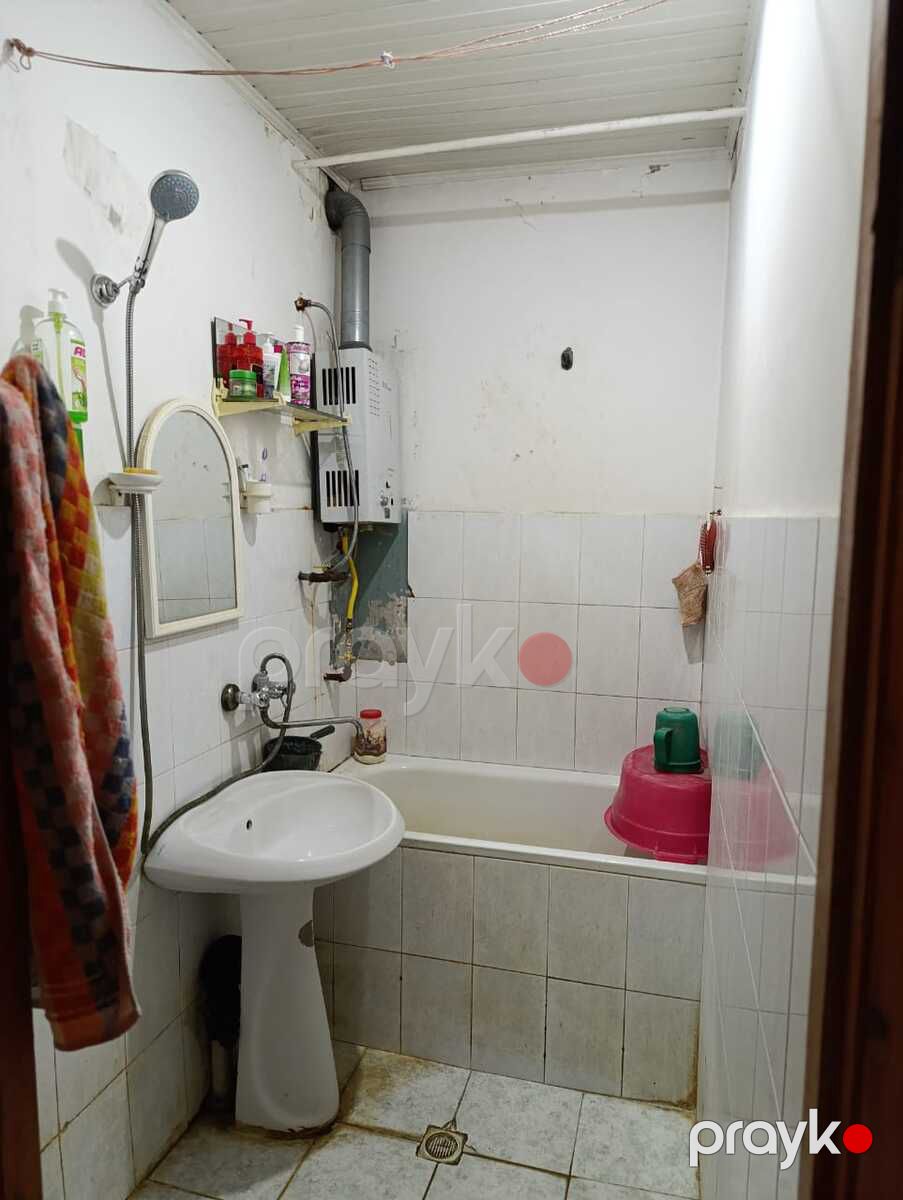 Satılır 2 otaqlı köhnə tikili 65 m² — Mənzil, Bakı (3)