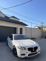 BMW 5 series: 2 l | 2015 il Sedan — Otomobil