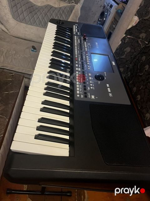 Korg Pa600 GT.Alət əla veziyyetdedi.Üzərində stoykası və çixolu