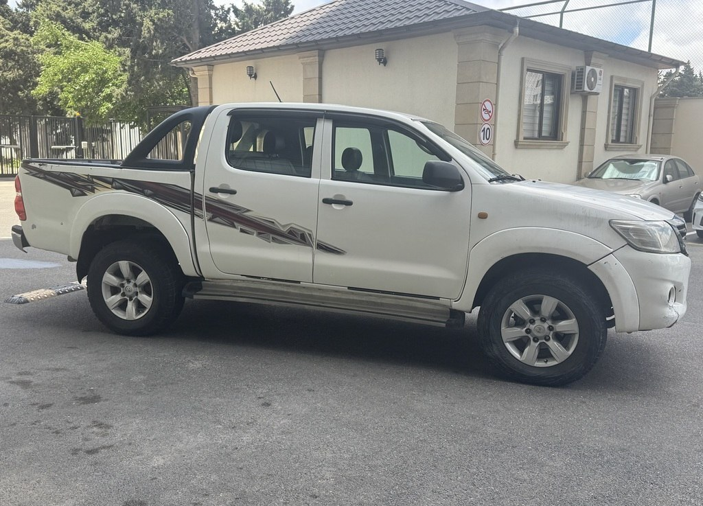 Toyota Hilux, 2013 il, 243231 km — Avtomobillər (2)