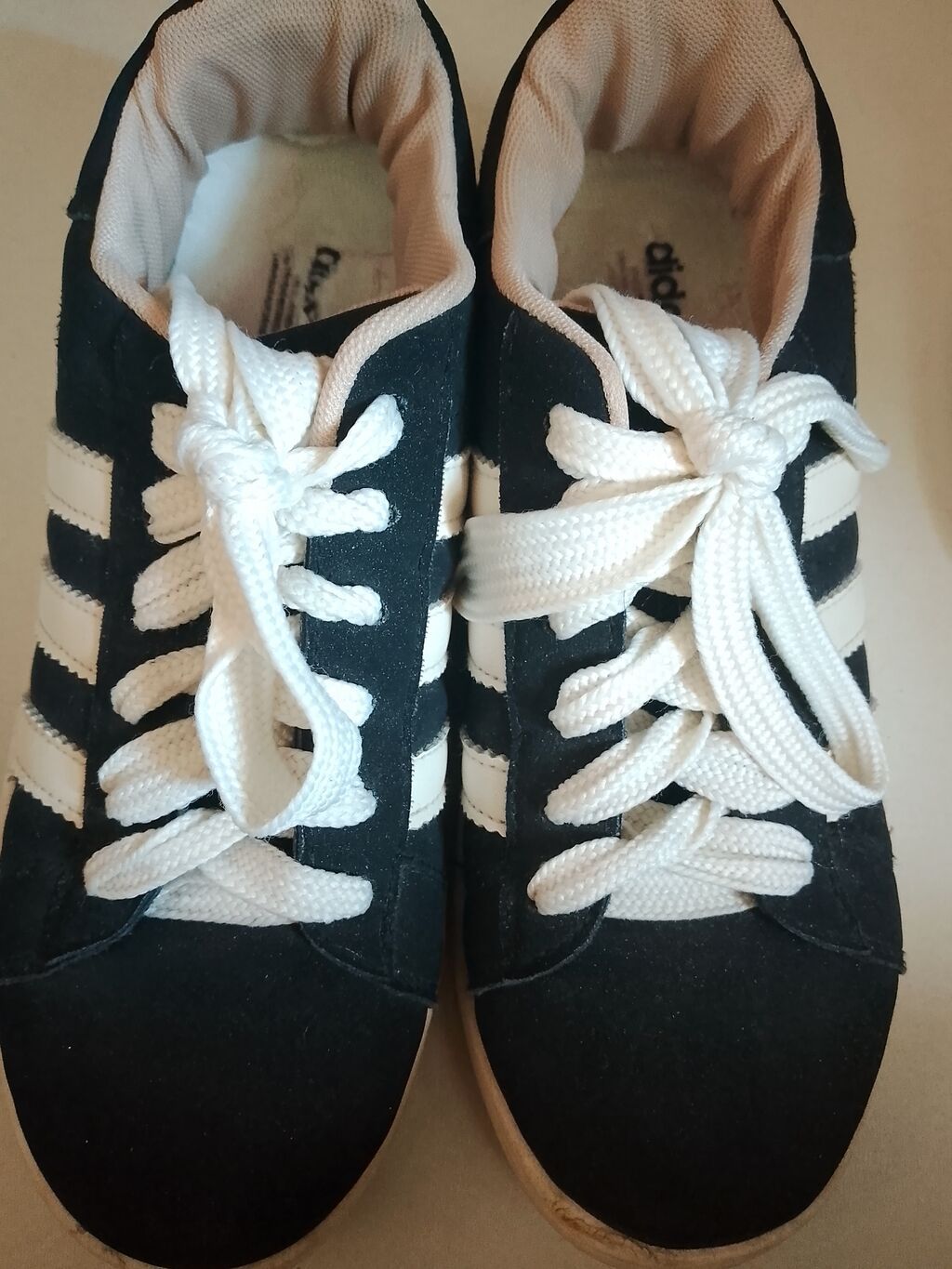 Adidas Originals Campus idman ayaqqabısı - Model: Campus (yan hissədə — Şəxsi əşyalar, Xırdalan (4)