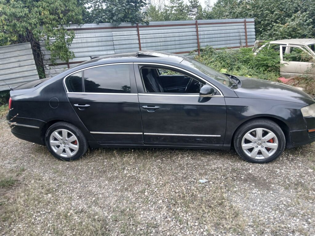 Volkswagen Passat sedan. Avtomobilin salonu qara rəngdədir və ön — Avto, Qusar (7)
