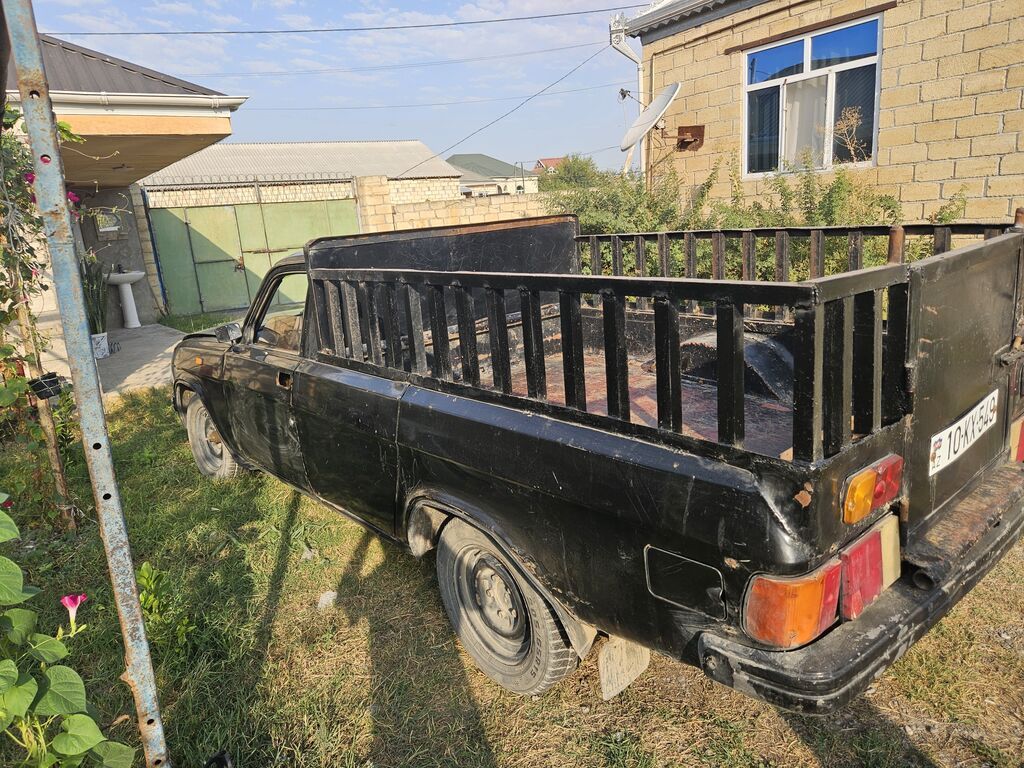 GAZ-24 “Volqa” əsasında yığılmış yük pikapı - Kuzov: Qara rəng, arxa — Yük maşınları, Bərdə (4)