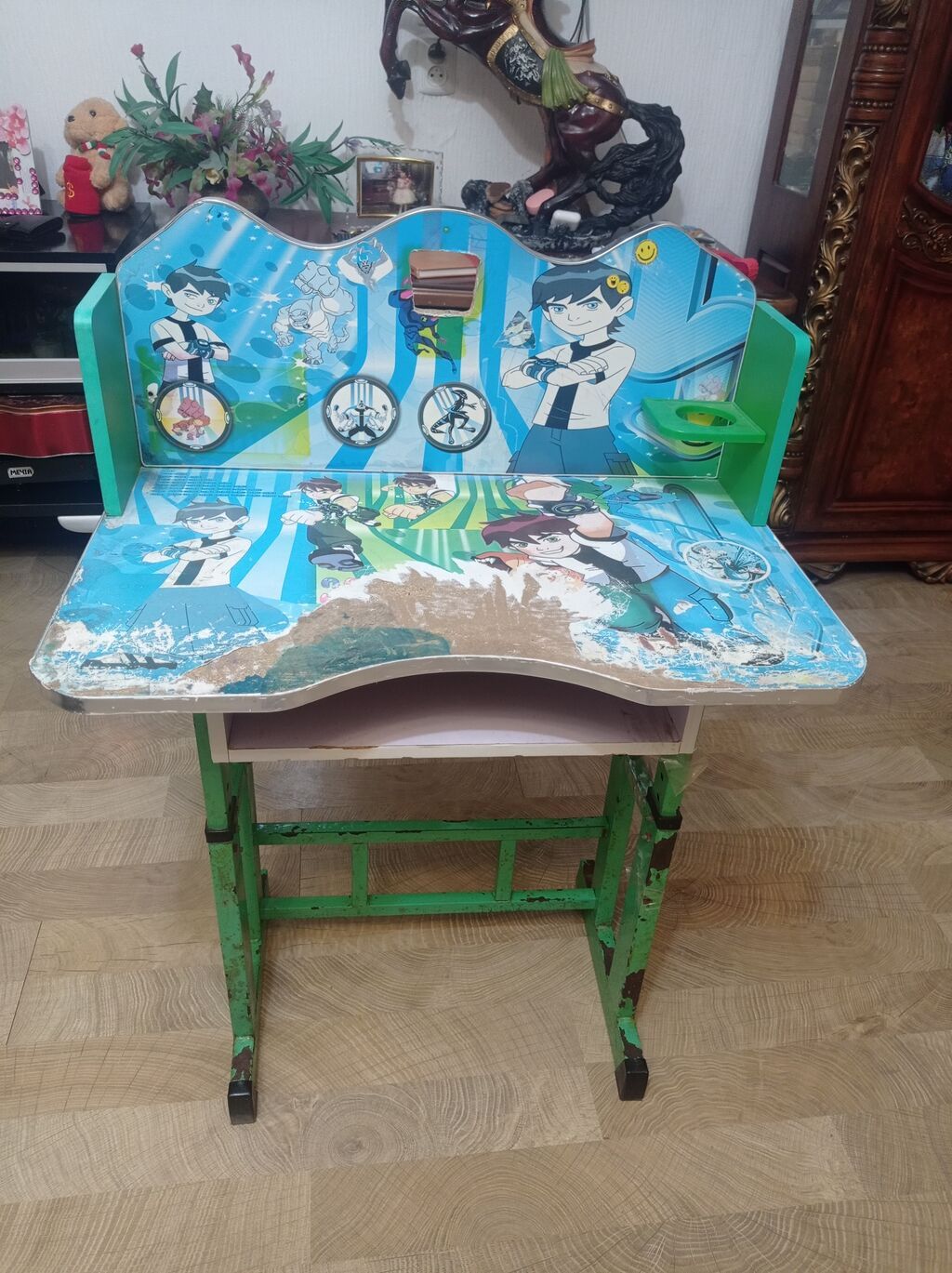 Ben 10 dizaynlı uşaq yazı masası. Masa rəngarəng Ben 10 personaj — Mebel, Bakı (3)