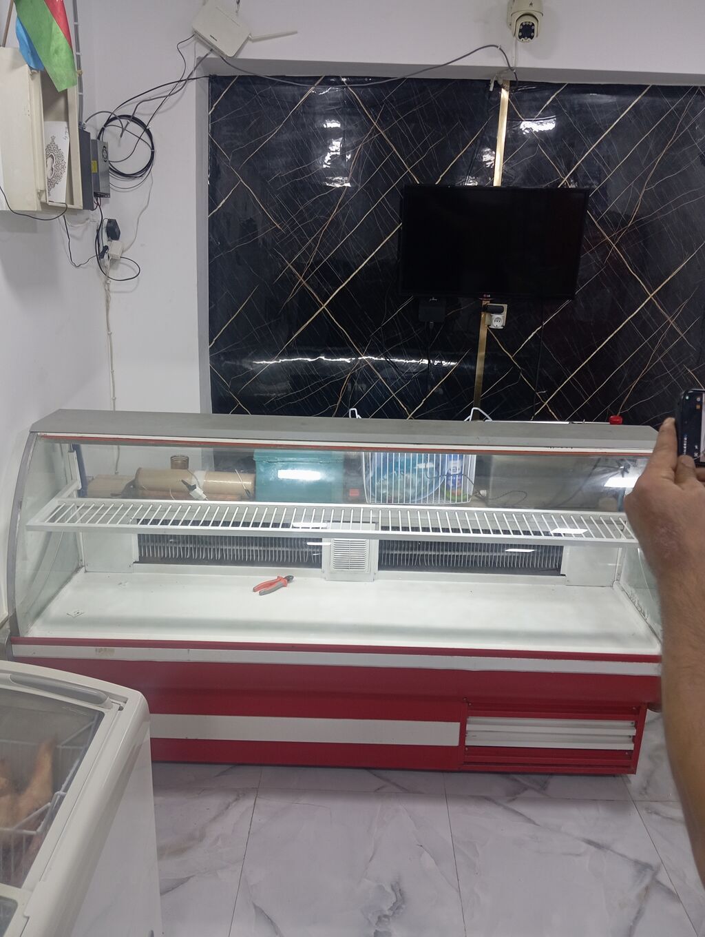 Soyuducu vitrin satılır. Ticarət obyektləri üçün nəzərdə tutulmuş — Mallar, Bakı (3)