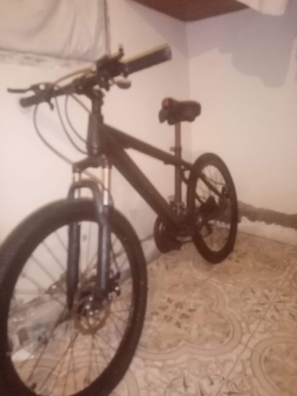 Dağ və şəhər istifadəsi üçün uyğun velosiped. Qara rəngli çərçivəyə — Dağ velosipedləri, Bakı