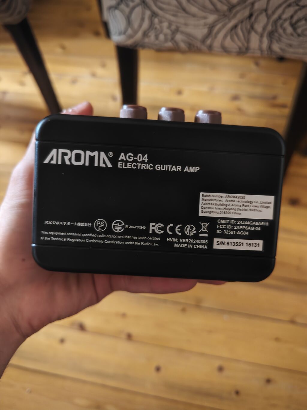 Ağ rəngli elektrik gitara komplekti təqdim olunur. Dəstə şəkildə — Mallar, Bakı (7)