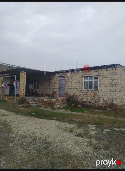 Həyət evi satılır - Təməli kürsülü, daşdan tikili birmərtəbəli ev -
