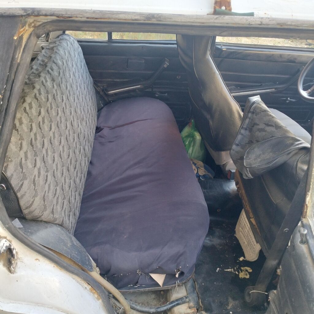 Lada 2104 universal, ağ rəng. - Kuzov: 5 qapılı universal gövdə, iri — Avto, Bakı (6)