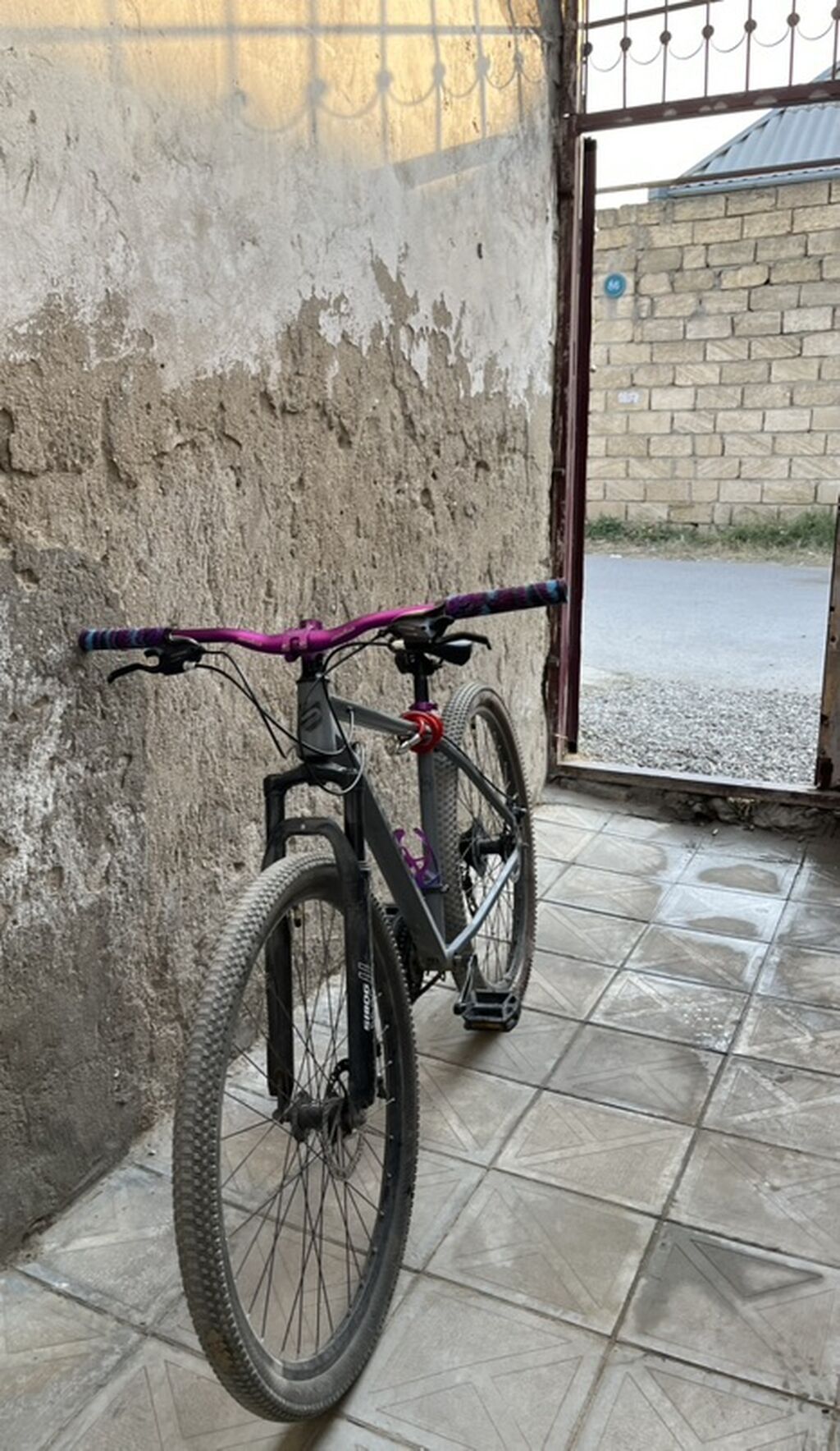 29 luq sibog du yaxsı vezyetdedı Xüsusiyyətləri: - Ön təkərdə disk — Dağ velosipedləri, Saray (2)