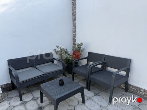 Bağ, eyvan, veranda və açıq məkanlar üçün plastik rattan üslubunda