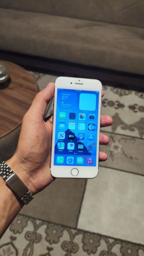 IPhone 7, 32 GB, Rose Gold, Barmaq izi