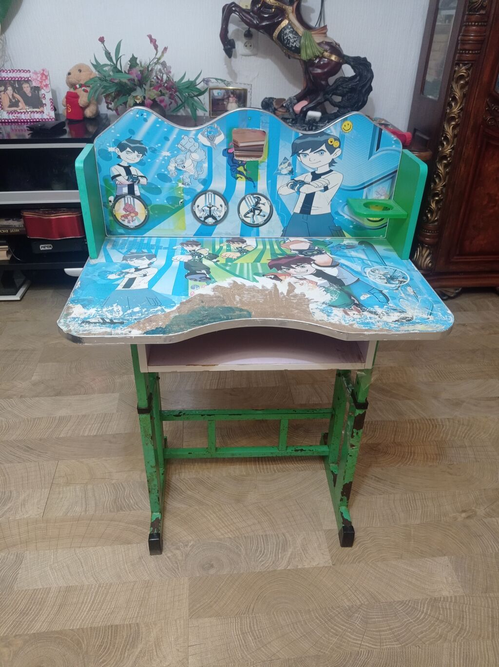 Ben 10 dizaynlı uşaq yazı masası. Masa rəngarəng Ben 10 personaj — Mebel, Bakı (6)