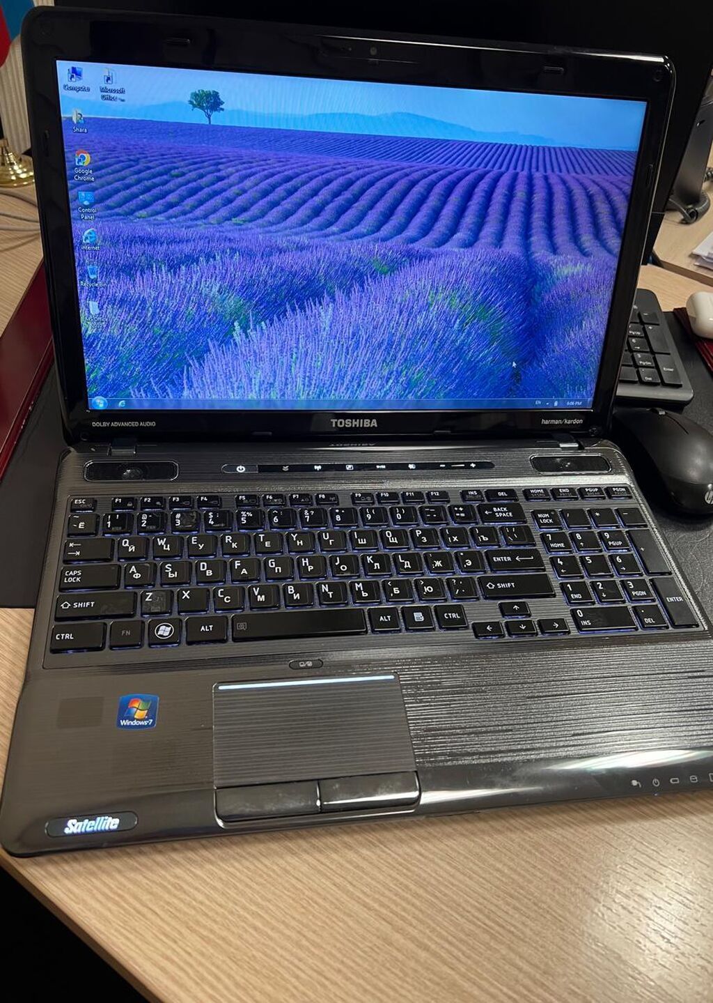 Toshiba notebook, qizmir, batareya normal saxlayir, harman kardonn ses — Toshiba, Bakı