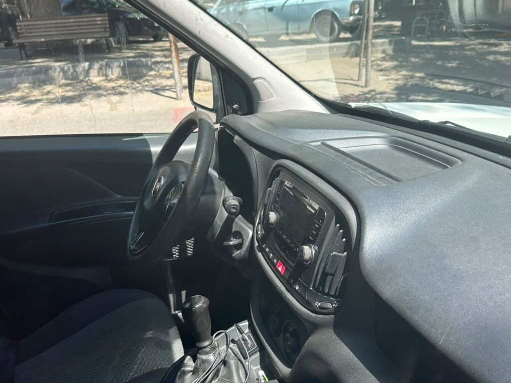 Fiat Doblo Cargo 1.3 MultiJet yük furgonu - Kuzov: ağ, 2 arxa qoşa — Avto, Digah (2)