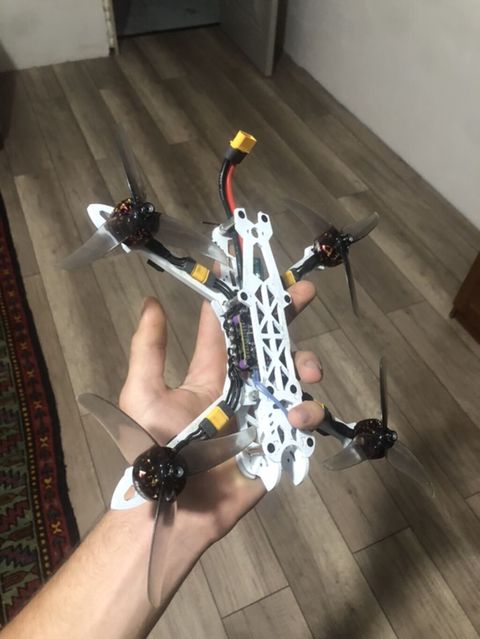 Yenidi bir defe sürüb raması qaradı F7cont 2207motor 1960kv 6S bat — Qusar