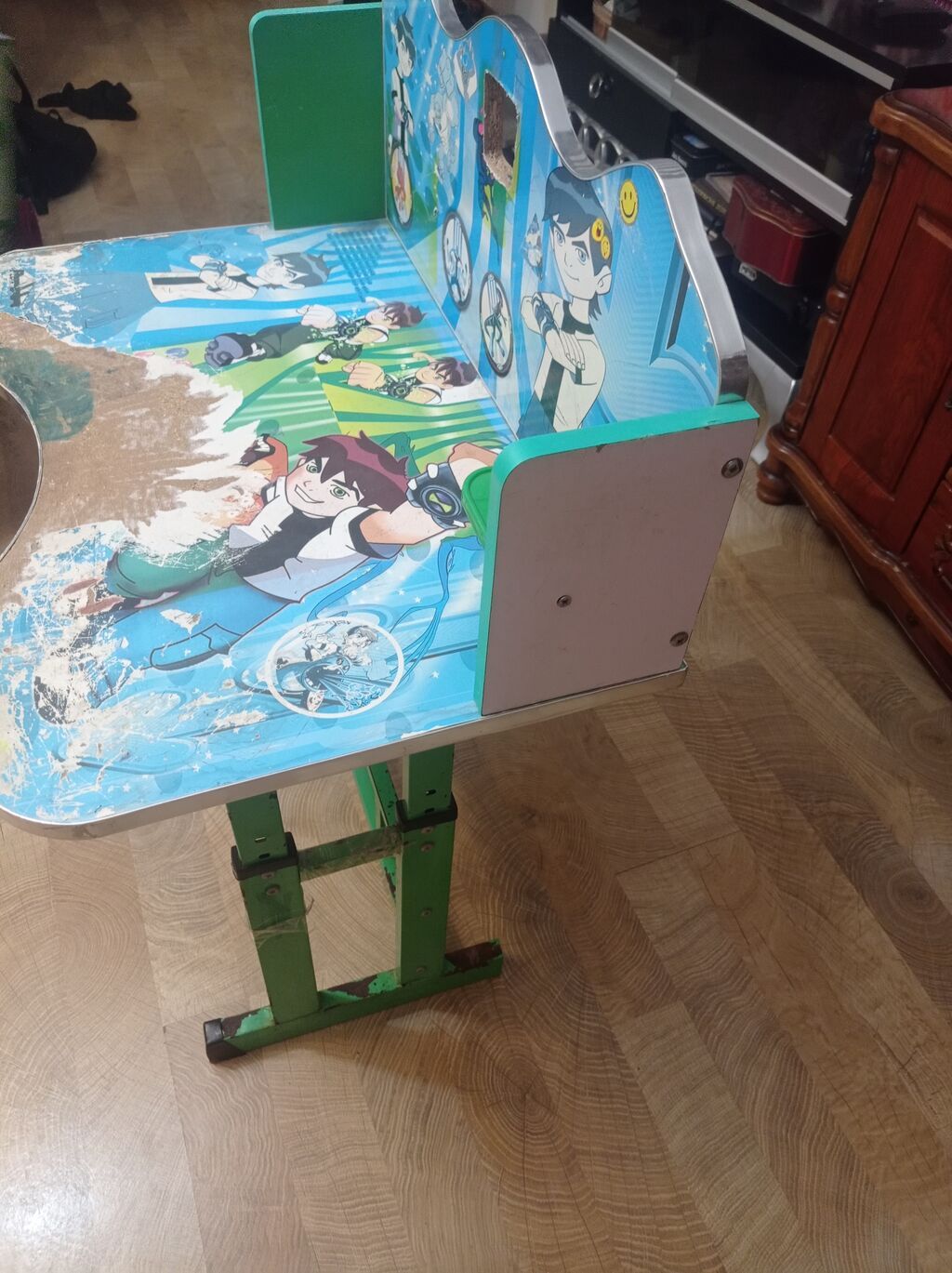 Ben 10 dizaynlı uşaq yazı masası. Masa rəngarəng Ben 10 personaj — Mebel, Bakı