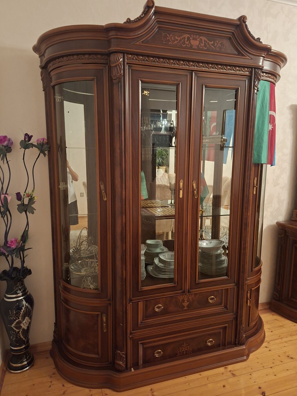 Klassik üslubda zövqlü qonaq otağı mebel dəsti Tərkibi: - Geniş — Mebel, Bakı (2)