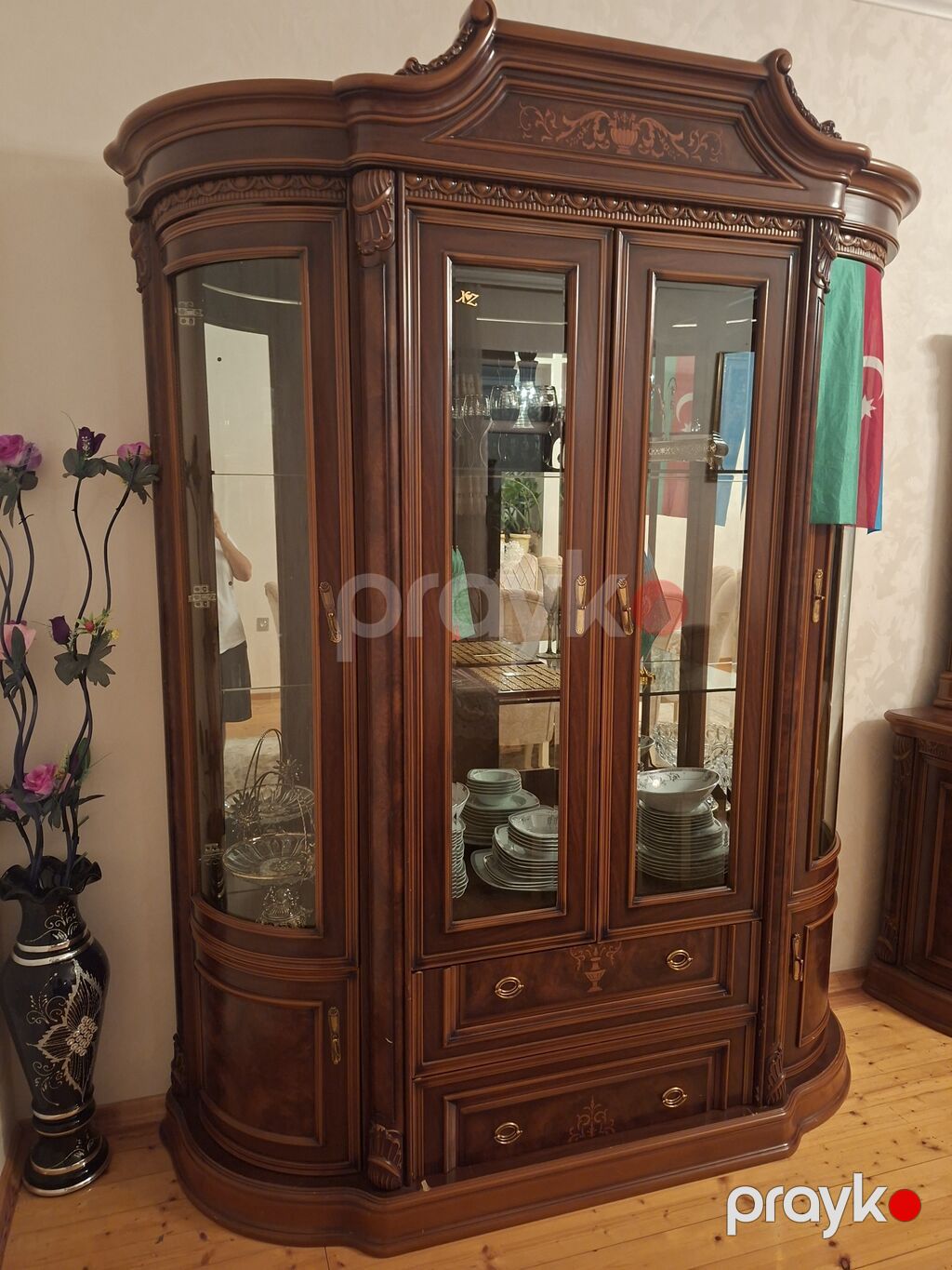 Klassik üslubda zövqlü qonaq otağı mebel dəsti Tərkibi: - Geniş — Mebel, Bakı (2)
