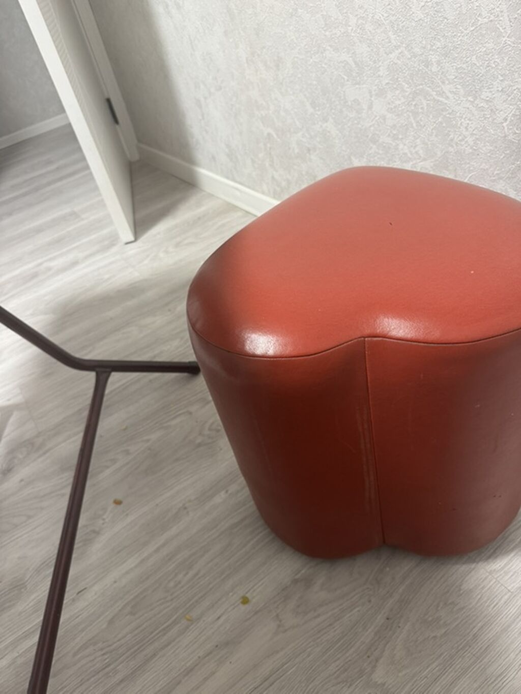 İşlənmiş, Pufik oturacaq, Süni dəri, rəng - Qırmızı, Kredit yoxdur, Çatdırılma yoxdur — Mebel, Göyçay (2)