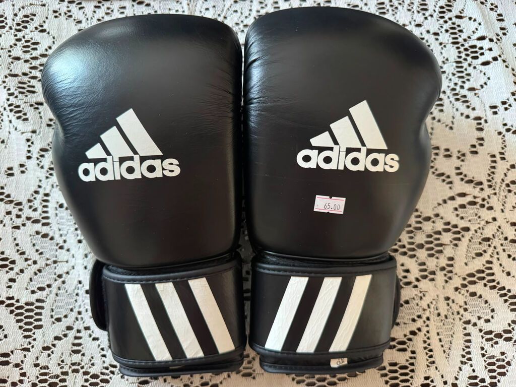 Adidas markalı, qara rəngdə tam dəri boks əlcəkləri satılır. Tam — İdman və istirahət, Bakı (3)