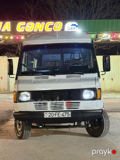 Mercedes 208 D, 2.3 L, 1992 il, 651 000 km