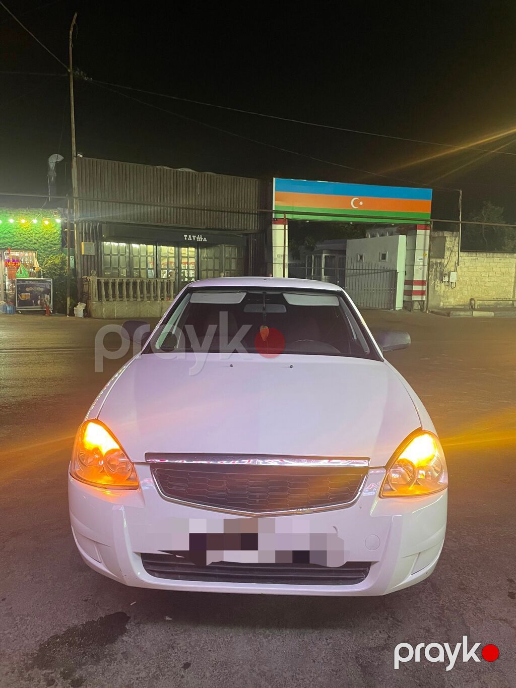 Ağ rəngli Lada Priora sedan. Avtomobilin кузов görnüşü sedan — Avto, Bakı (2)