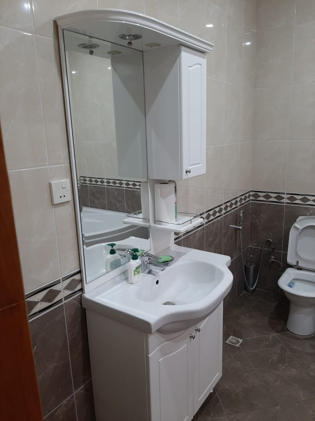 T. Əliyev küçəsində. Mülkiyyətdə 650m² olan. 7 sotda 4mərtəbəli 8 — Daşınmaz əmlak, Bakı (10)