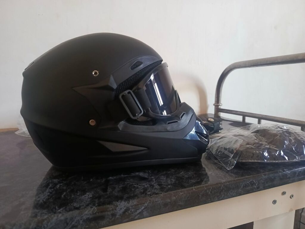 Motorsiklet kaskı – tam üzlü, mat qara rəng Xüsusiyyətlər: - Tam üzlü — Avto, Bakı (3)