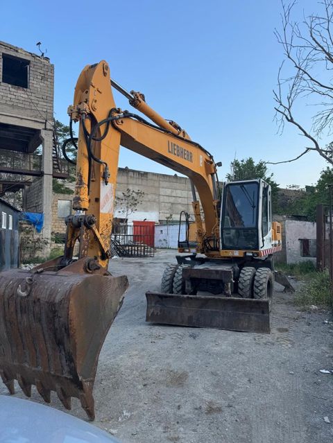 Liebherr 904 təkərli ekskavator.İl 2000, işləmə saatı 27000, çox əla — Bakı